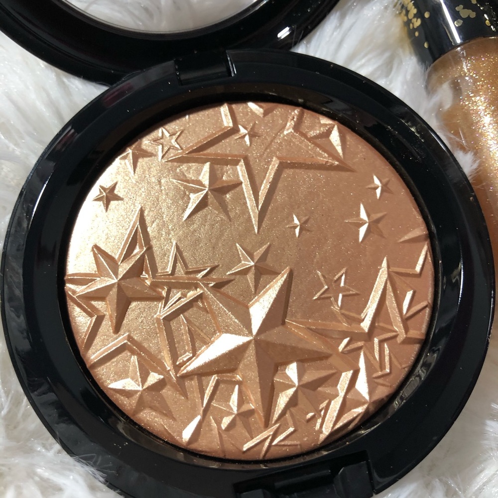 .✨Mac starring you ‘ extra dimension skin finish ✨